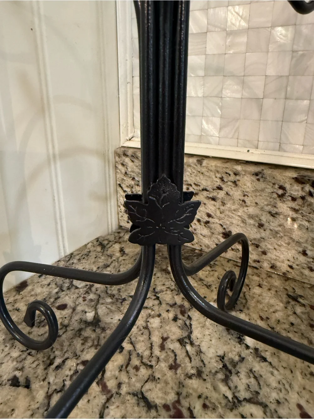 Vintage Metal Mug Tree with Leaf Motif 16” Holds 6 Cups or Mugs